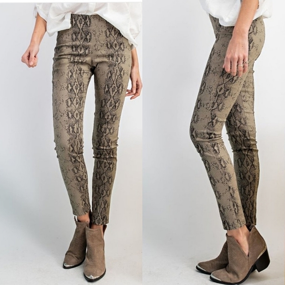 🆕🌿snake PRINT PANTS🌿